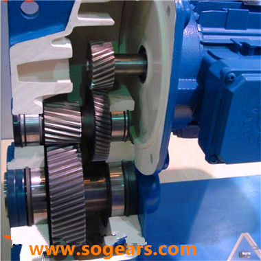 Parallel shaft gear motor